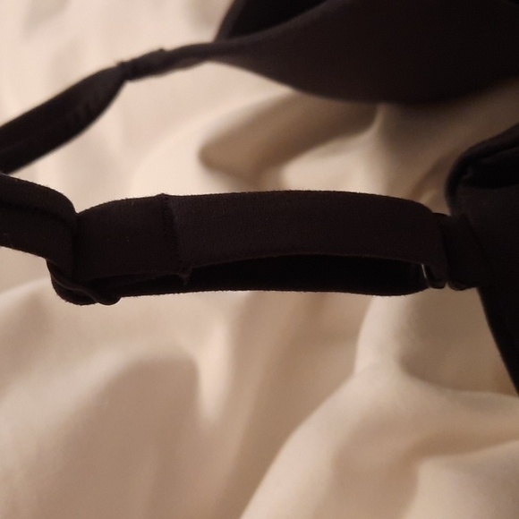 SKIMS Fits Everybody T-Shirt Push Up Bra - Picture 6 of 6